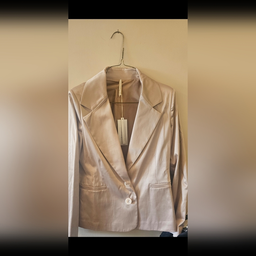 NWT Up To You Italia Satin Blush Nudish Pink Blazer